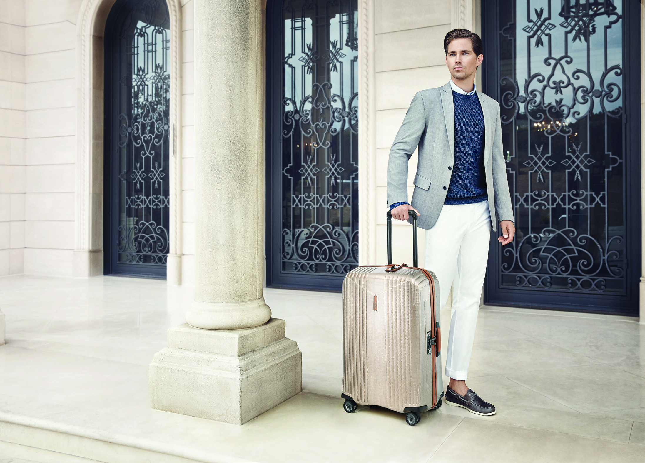 DC_33_ lifestyle 7 R STEP 2 outside man_2015_00_00 copy LR