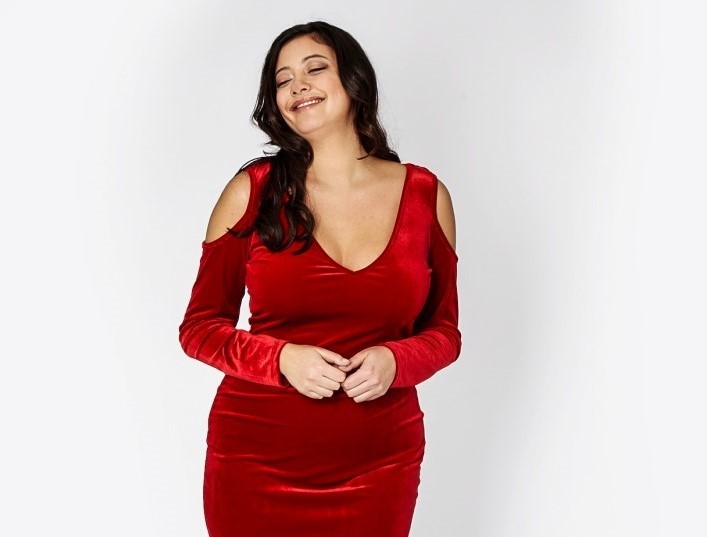 Woman in a red dress: Plus size fashion